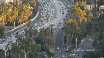 忙冲小时城际高速公路大都市这些洛杉矶加州美国<strong>城市</strong>交通小时路阳光空中视图<strong>汽车</strong>多个车道车道高速公路<strong>汽车城市</strong>
