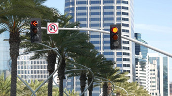 交通光谨慎标志路十字路口美国运输安全规则规定象征车道穿越衰减信号现代城市城市景观三迭戈加州