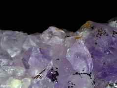 紫水晶宝石减少白色背景