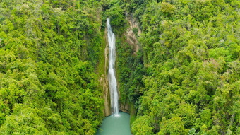 美丽的热带瀑布菲律宾宿务岛