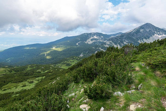 令人惊异的景观穆拉托夫峰山河