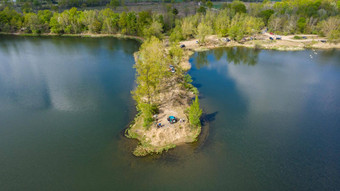 空中无人机视图小半岛树灌木大巴杰卡尔湖