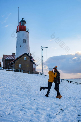 urk荷兰灯塔冬天雪覆盖海岸线urk视图灯塔雪景观冬天天气荷兰