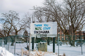 尼亚加拉湖加拿大编辑照片迹象感谢长术语护理工作人员由于科维德长术语护理工作人员过度劳累