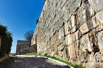 卫城阿拉特里巨大的墙