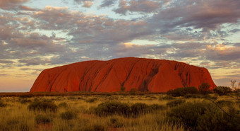 日落乌奴奴艾尔斯岩石红色的中心澳大利亚澳大利亚