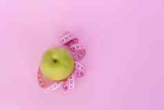 绿色苹果厘米测量磁带粉红色的背景体育体育营养健康的吃饮食空间文本