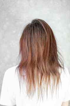 女孩长直美丽的棕色（的）头发头发护理首页