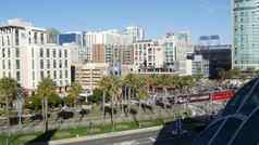 三迭戈加州美国2月多米特斯红色的电车大都市城市天际线高层建筑摩天大楼城市市中心空中视图建筑瓦斯灯季度有轨电车