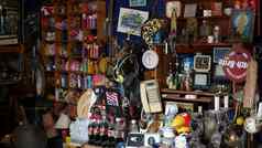 曼谷泰国7月杆你发言复古的晚上火车市场受欢迎的亚洲赶时髦的人街跳蚤市场老式的古董风格装饰手岁的古董货物出售