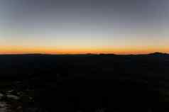 日落前山没有爱丽丝弹簧西麦克唐纳国家公园澳大利亚