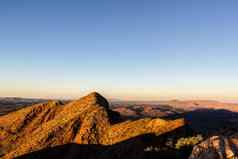 日落视图前山没有爱丽丝弹簧西麦克唐纳国家公园澳大利亚