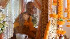 KOH寒岛泰国7月什么基里wongkaram佛教寺庙木乃伊身体和尚黄金叶异国情调的传统存储文物圣人死冥想