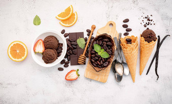 巧克力冰奶油口味碗黑暗巧克力可可傲慢的人设置白色石头背景