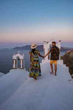 圣托里尼岛希腊年轻的夫妇中期年龄欧洲亚洲假期希腊村aio圣托里尼岛希腊奢侈品假期圣托里尼岛