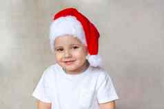肖像可爱的男孩白色t恤圣诞老人老人他孩子们的情绪圣诞节一年成功明亮的的想法有创意的的想法概念