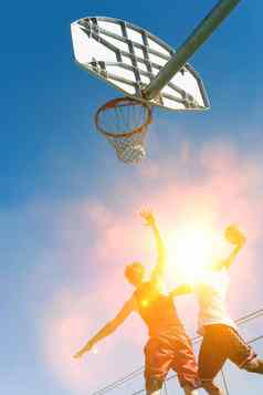 但玩篮子球强大的阳光