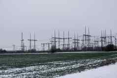 电变电站背景绿色场冬天小麦雪冬天