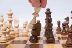 手使移动木国际象棋块国际象棋