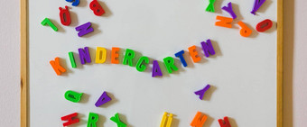幼儿园概念色彩斑斓的信词幼儿园