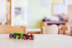 孩子们发展概念关闭木玩具铁路幼儿园