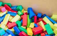 玩木玩具块幼儿园学前教育