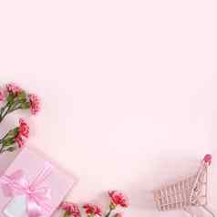 概念母亲的一天假期问候康乃馨花束粉红色的背景