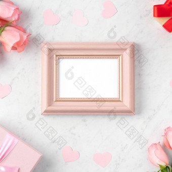 礼品盒粉红色的玫瑰母亲的一天假期问候设计概念