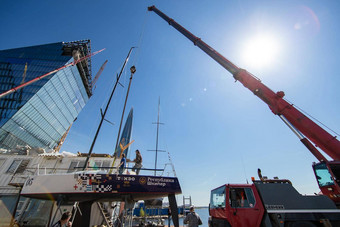 俄罗斯彼得堡港口赫拉克勒斯大工业起重机电梯帆船浮点数开始季节航行摩天大楼背景帆船毫无根据的