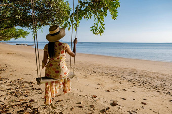 快乐旅行者沃姆吊床放松摇摆不定的美丽的自然景观安达曼海甲米旅游海海滩泰国亚洲夏天假期假期旅行旅行