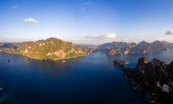 考县势利小人泰国风景优美的山湖考县势利小人国家公园无人机空中拍摄前视图考县势利小人国家公园