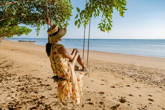 快乐旅行者沃姆吊床放松摇摆不定的美丽的自然景观安达曼海甲米旅游海海滩泰国亚洲夏天假期假期旅行旅行