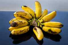 群夫人手指香蕉热带水果自然产品黑色的表格