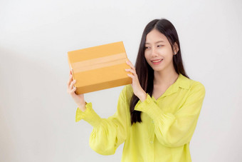 年轻的亚洲女人微笑持有纸板盒子惊喜首页快乐女携带包裹盒子兴奋现在礼物包装交付在线购物商店服务概念