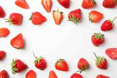 平躺作文草莓白色背景空间文本夏天甜蜜的水果浆果
