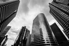 底视图现代业务摩天大楼概念银行金融经济学未来单色黑色的白色颜色