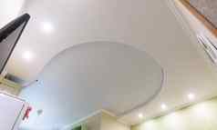 两级暂停天花板较低的水平使石膏板上水平拉伸聚乙烯氯