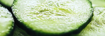 新鲜的成熟的黄瓜有机食物