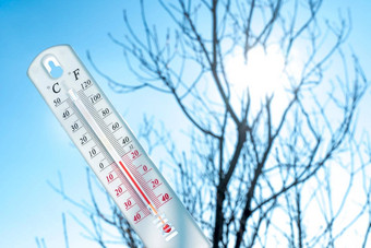 温度计谎言雪显示负温度冷天气蓝色的天空气象条件低空气环境温度气候改变全球气候变暖