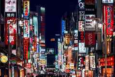 广告牌霓虹灯迹象新宿歌舞伎町区不眠夜小镇东京日本