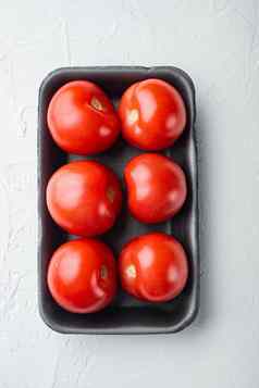新鲜的红色的有机西红柿白色背景