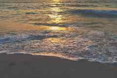 色彩斑斓的充满活力的海洋海波海滩夏天背景景观假期