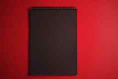 黑色的笔记本红色的背景办公室文具平铺奢侈品品牌平躺品牌身份设计模型