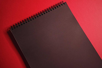 黑色的笔记本红色的背景办公室文具平铺奢侈品<strong>品牌</strong>平躺<strong>品牌</strong>身份设计模型