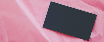 黑色的业务卡平铺粉红色的组织纸背景奢侈品品牌平躺品牌身份设计模型