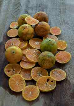 新鲜的橙色水果木表格橘子普鲁阿物种多汁的橙色酸甜蜜的