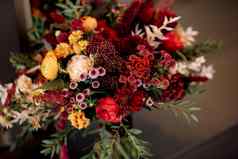 红色的优雅的婚礼花束新鲜的自然花