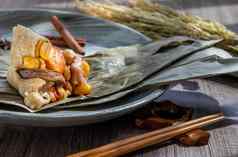 中国人大米饺子形状的锥体包装叶子成分干香蕉叶