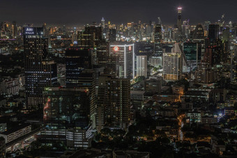 曼谷市中心城市景观摩天大楼晚上给城市现代风格