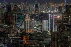 曼谷市中心城市景观摩天大楼晚上给城市现代风格